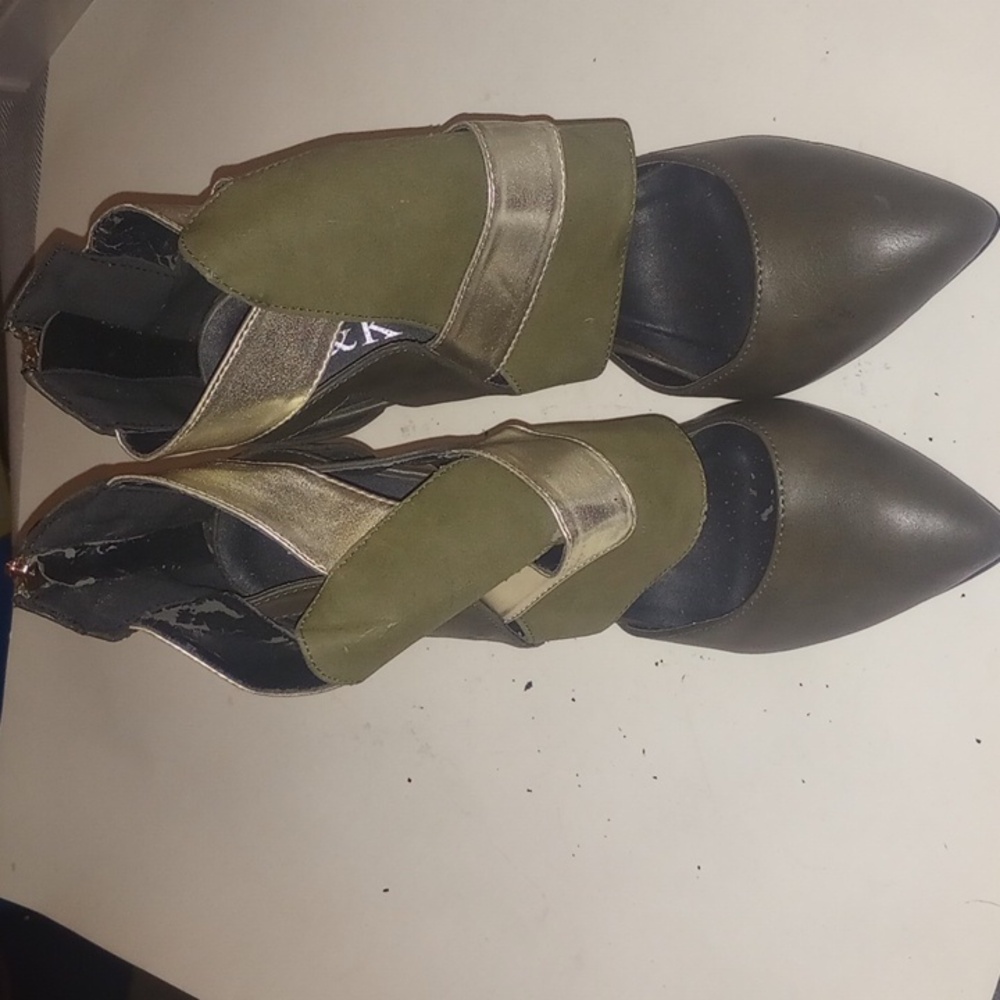 Heels - Picture 3 of 4
